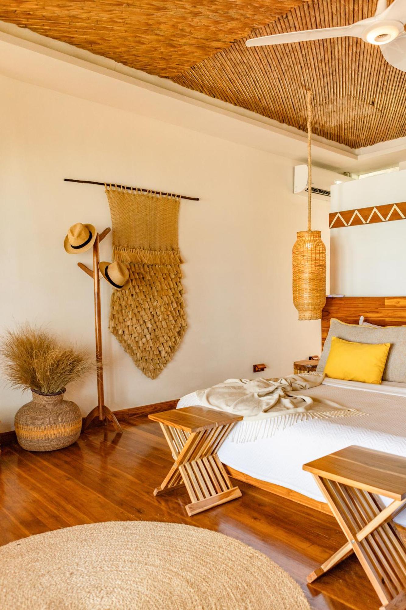 Yemaya Reefs, A Small Luxury Hotel Малий Кукурудзяний острів Екстер'єр фото