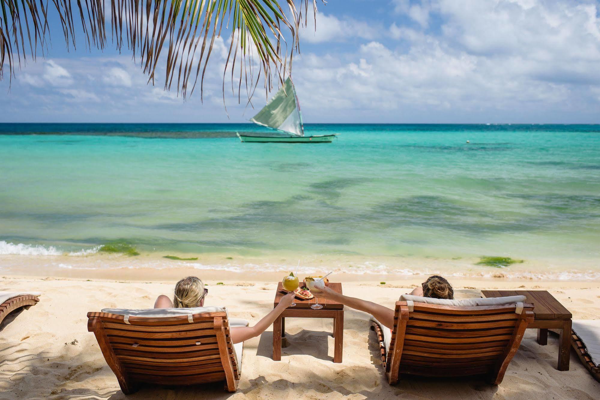 Yemaya Reefs, A Small Luxury Hotel Малий Кукурудзяний острів Екстер'єр фото